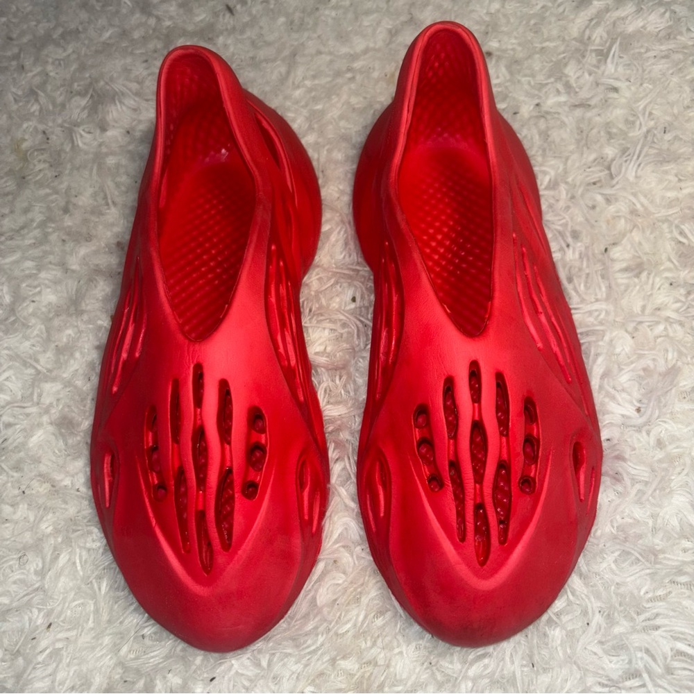 Yeezy Foam Runner (Red) | Size 8